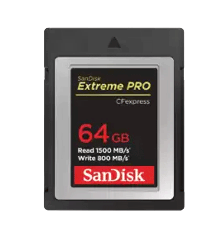 64-GB-SanDisk-CFexpress-Karte mit gekennzeichneten Lese- und Schreibgeschwindigkeiten.