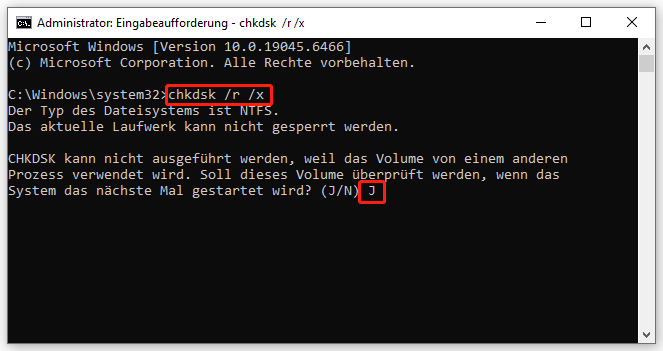 Ein Screenshot zum Ausführen des Befehls chkdsk /r /x und zum Planen der Überprüfung beim nächsten Systemstart.