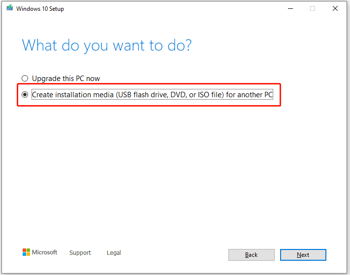 selecione Criar suporte de instalação (unidade flash USB, DVD ou ficheiro ISO) para outro PC na Configuração do Windows 10