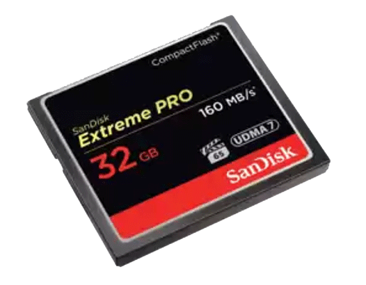 একটি SanDisk কমপ্যাক্ট ফ্ল্যাশ কার্ড যার ধারণক্ষমতা 32 GB এবং পড়ার গতি 160 MB প্রতি সেকেন্ডে।