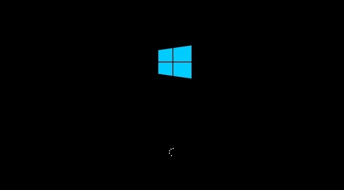 PC black screen with the Windows logo and the loading circle.
