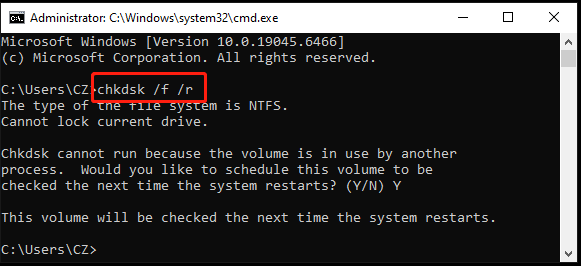 La fenêtre de l'invite de commande avec privilèges élevés affichant la commande CHKDSK.