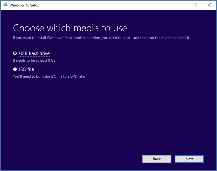 elija una unidad flash USB para crear medios de instalación de Windows 10