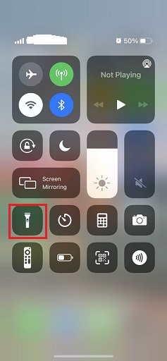 iPhone turn on/off flashlight in Control Center