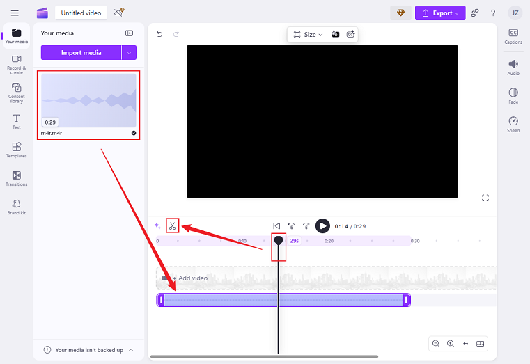 Ziehen Sie die hinzugefügte M4R-Datei auf die Zeitleiste und schneiden Sie sie in Clipchamp.