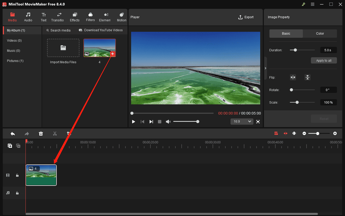 MiniTool MovieMaker interface with an image added to the timeline.
