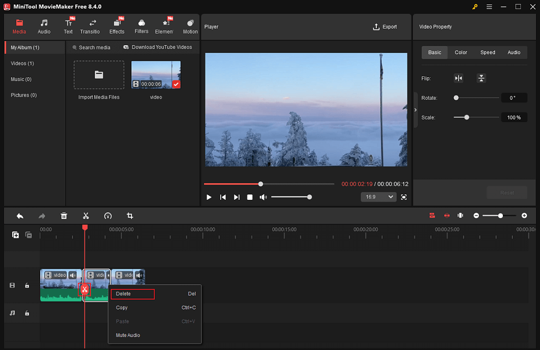 MiniTool MovieMaker interface showing how to extract and delete the unwanted video clip in the middle.