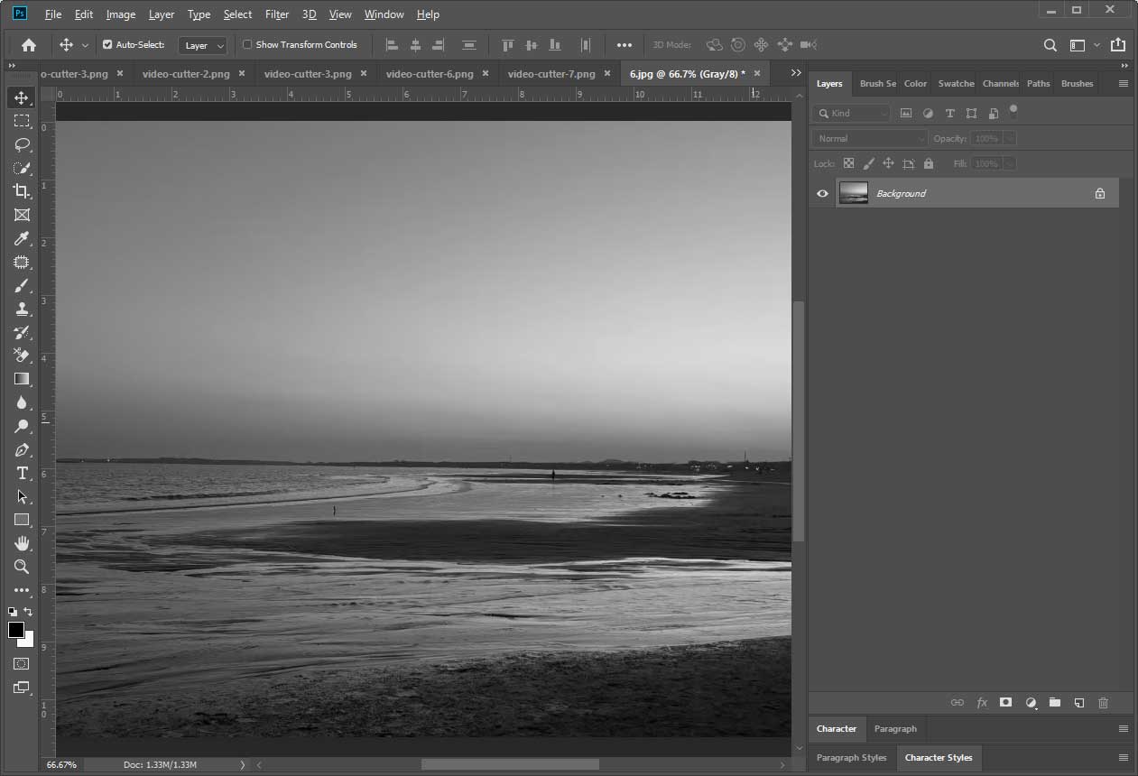 Photoshop main interface showing how to create a grayscale image.