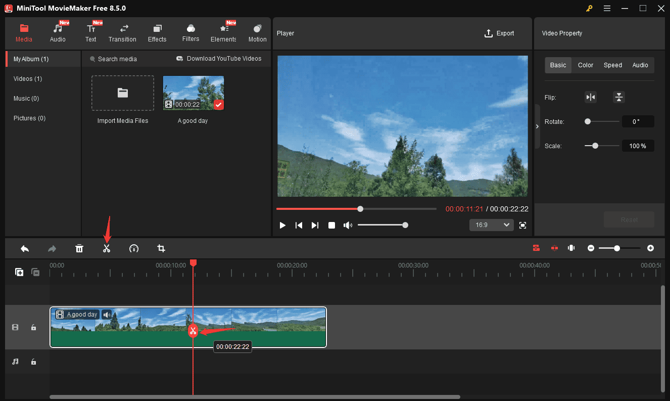 A split icon on the playhead on the MiniTool MovieMaker timeline to split the video into 2 parts.