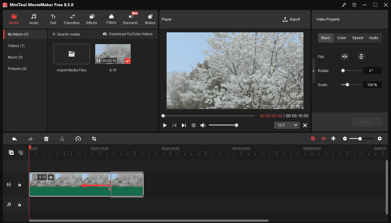 MiniTool MovieMaker interface showing how to trim a video on the timeline.