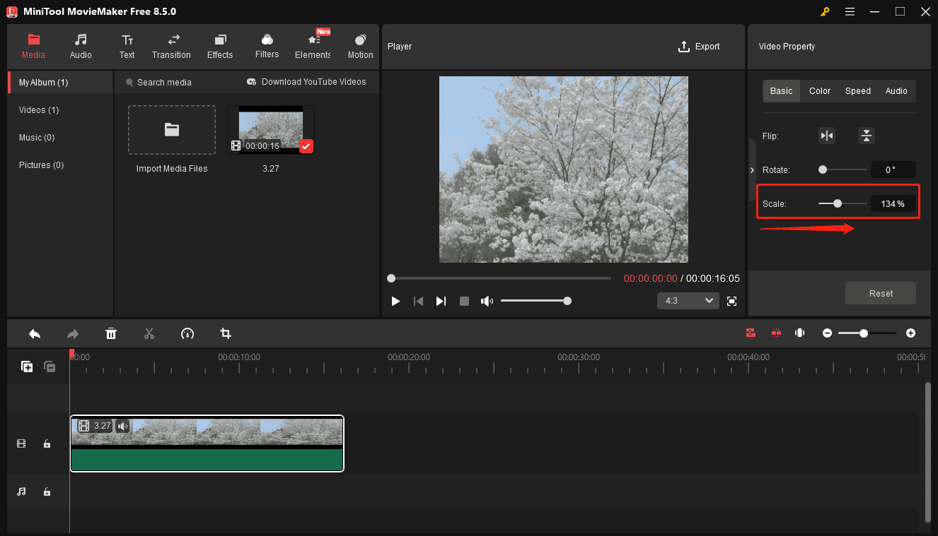 MiniTool MovieMaker interface showing how to enlarge a video.