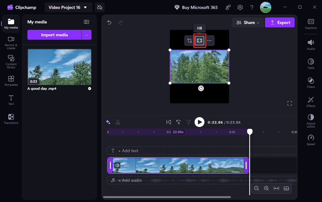 Microsoft Clipchamp-Oberfläche mit dem ausgewählten Symbol Füllen in der schwebenden Symbolleiste über der Videovorschau.