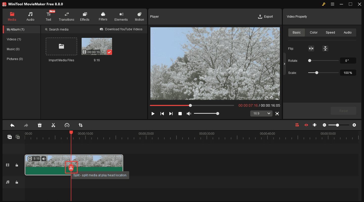 MiniTool MovieMaker interface showing how to split a video.