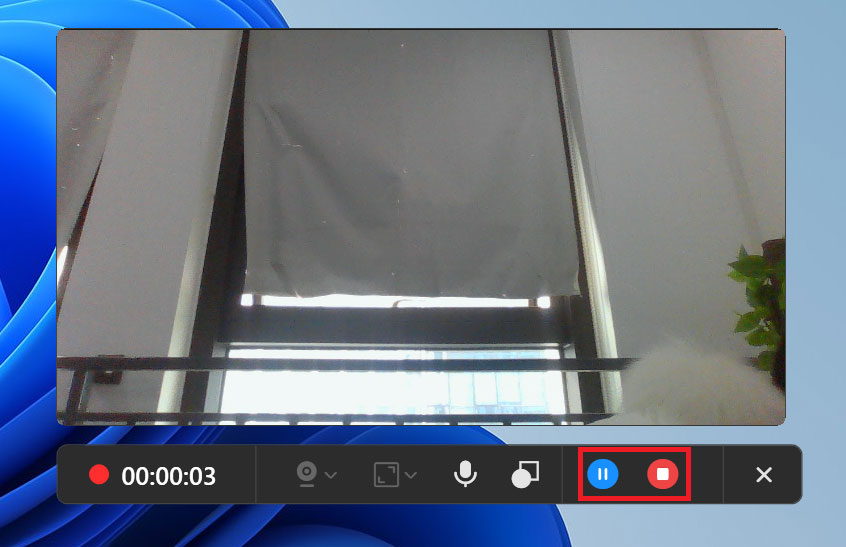 MiniTool Screen Recorder interface with the Pause or Resume icon and the Stop icon highlighted.