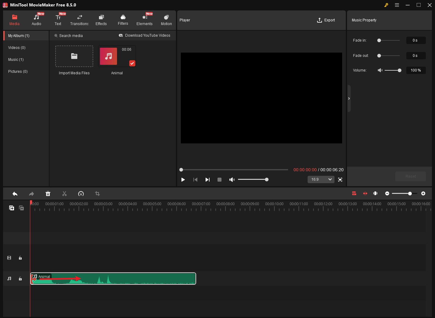 MiniTool MovieMaker interface with the arrow pointing to the right on the timeline.