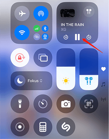 Klicken Sie auf das Play-Symbol in Ihrem iPhone-Kontrollzentrum, um YouTube Music im Hintergrund abzuspielen