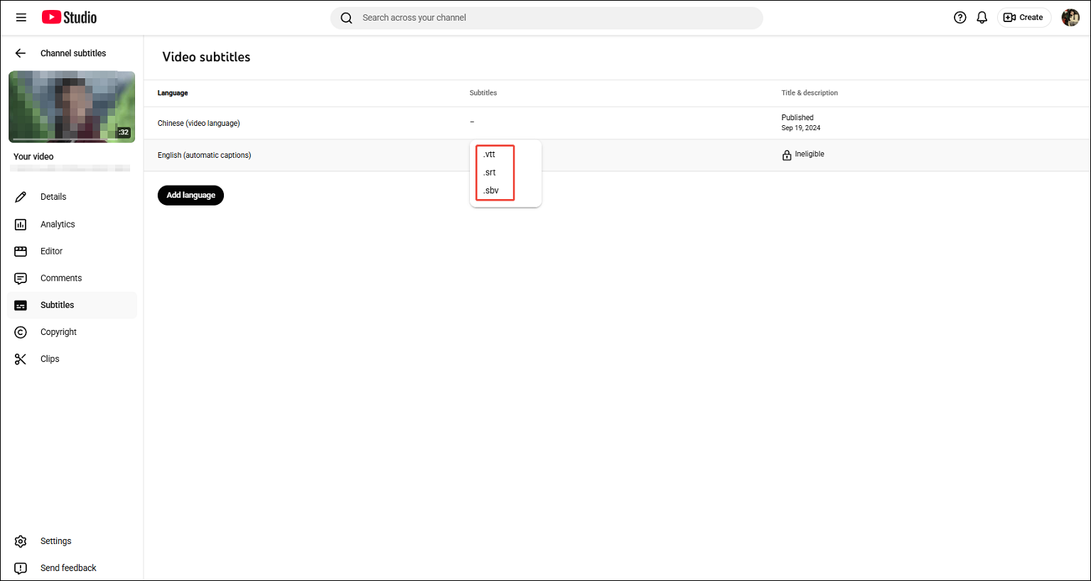 La interfaz de YouTube Studio destaca tres formatos de subtítulos descargables: VTT, SRT y SBV.
